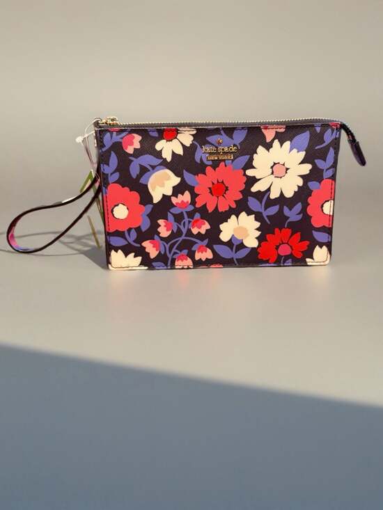 Kate Spade New York Handbags - Kate Spade New York Cameron Street Daisy Leila Floral Wristlet
